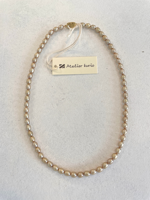 本真珠シャンパンゴールド淡水パールネックレス ライス型 標準40cm(金具込み42cm) 1枚目の画像