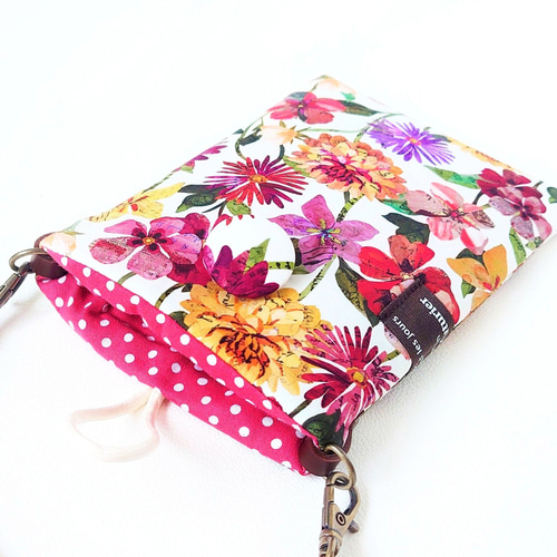 リバティ「フローラルレターズ」スマホポーチ(L) 全機種対応 iPhone