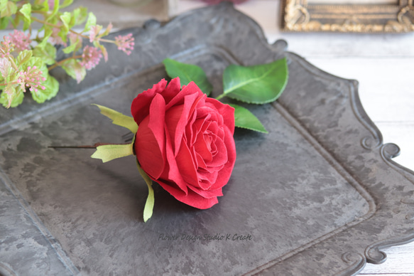 ダンス・発表会に♡10㎝の赤い薔薇と葉っぱの髪飾り　花径10cm　フローレス　赤い薔薇　髪飾り　フラメンコ　ベリーダンス 9枚目の画像