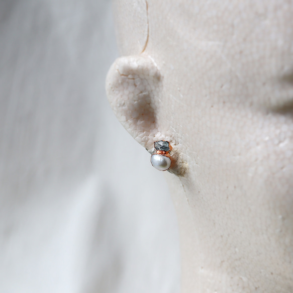 未加工的海藍寶石和珍珠耳環 第11張的照片