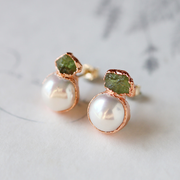 綠色石榴石和珍珠原石耳環 第1張的照片