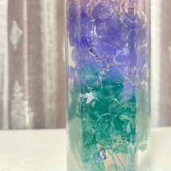 蝶々が舞うカラフル紫陽花ハーバリウム〜六角瓶 3枚目の画像