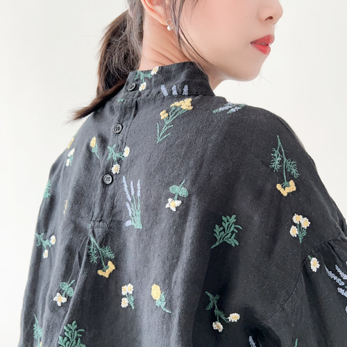 ハンドメイド　バルーンスリーブブラウス　リネン100% 特集掲載☆再再々販売】100％リネン＊アンティーク風花柄刺繍