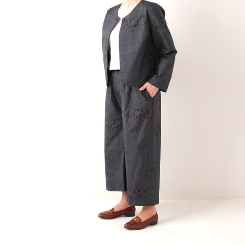 大島紬のリバーシブルジャケットとワイドパンツ セットアップ 未使用の  