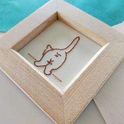 紙刺繍アート　小さな額『ふんばるねこ』 1枚目の画像