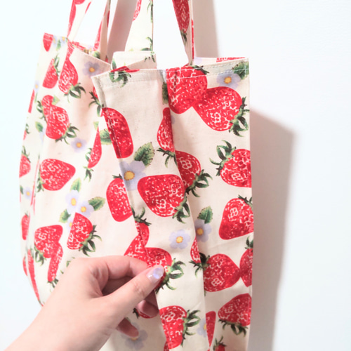 いちご柄エコバッグ エコバッグ・サブバッグ omo＊布雑貨ハンドメイド