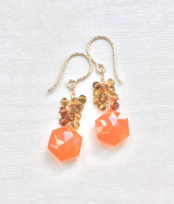 14kgf/天然石アクアオニキスとオパールのひらひらちょうちょのピアス