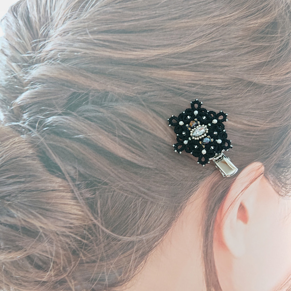 タティングレース×ビーズ刺繍のガーリーなヘアクリップ 黒 緑 6枚目の画像