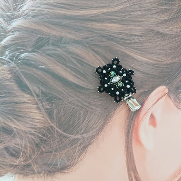 タティングレース×ビーズ刺繍のガーリーなヘアクリップ 黒 緑 5枚目の画像