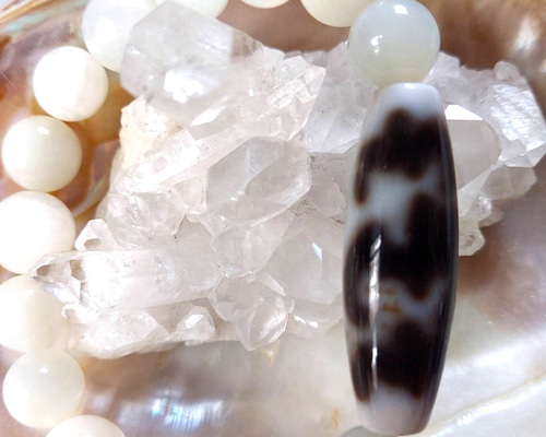 真っ白ぷっくりな愛嬌満点天珠さん‼️五福臨門天珠さんのブレスレット