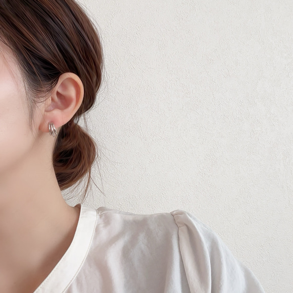 ＊大人気＊ピアスに見える3連フープイヤリング（シルバー）/ 痛くない　重ね付け風　金属アレルギー対応　ステンレス　母の日 2枚目の画像