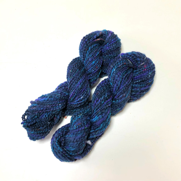 手紡ぎ毛糸〜 双糸 ネイビーとサリーシルク　50g　Ｂ-1 4枚目の画像