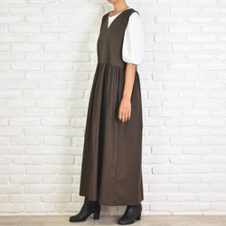 再販　コットン素材のVネックワンピース　ブラウン　ジャンパースカート 4枚目の画像