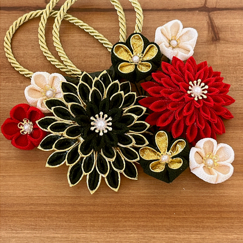 つまみ細工　髪飾り　黒　金　赤(エンジっぽい) つまみ細工 髪飾り 金 黒 赤 その他ヘアアクセサリー つまみ細工