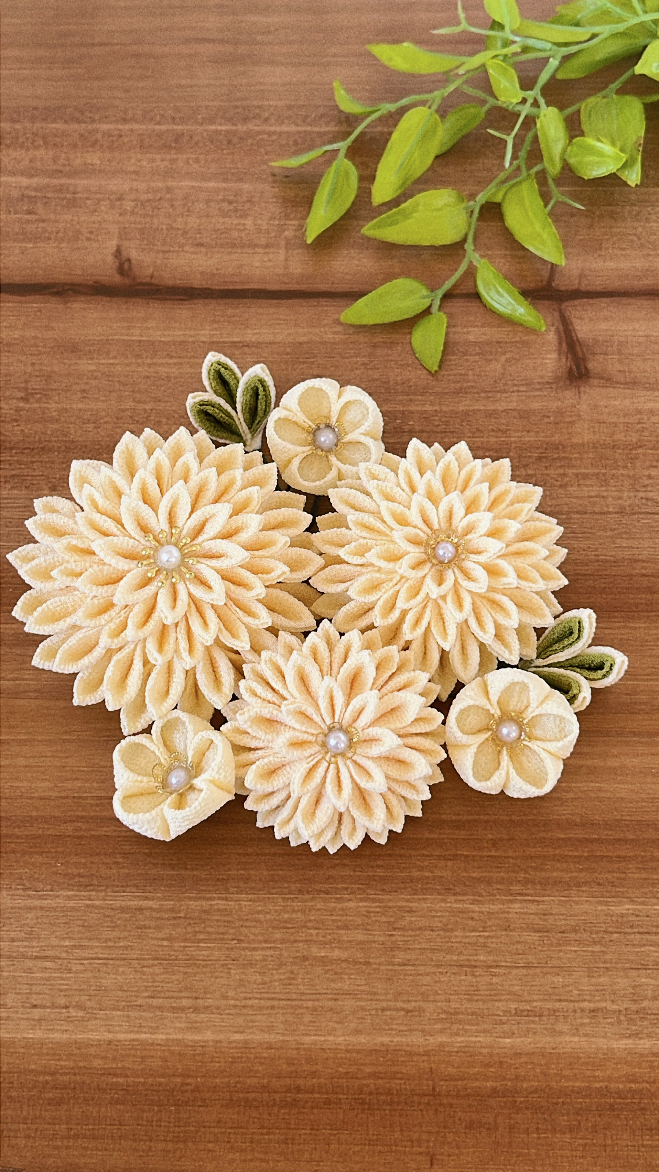 つまみ細工　髪飾り　クリーム