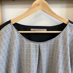 雙色背 ❤️ 格子圖案喇叭襯衫，前方有褶皺，黑白（尺寸自由 L - LL） 第11張的照片