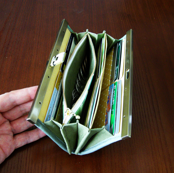 スリム＆スタイリッシュ　ストライプの薄型長財布 5枚目の画像