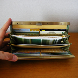 スリム＆スタイリッシュ　ストライプの薄型長財布 6枚目の画像