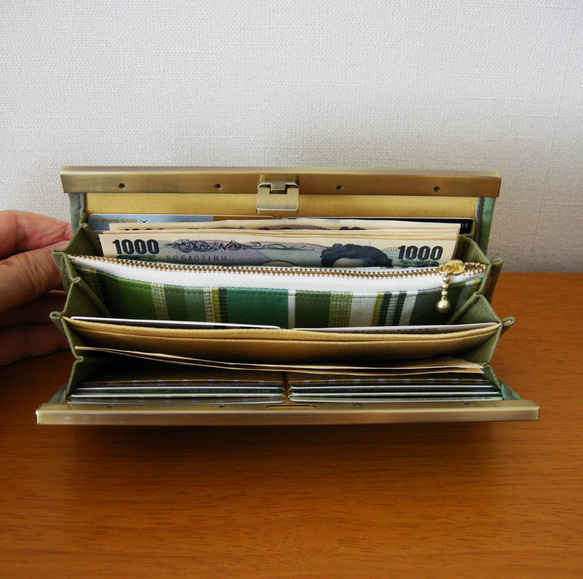 スリム＆スタイリッシュ　ストライプの薄型長財布 7枚目の画像