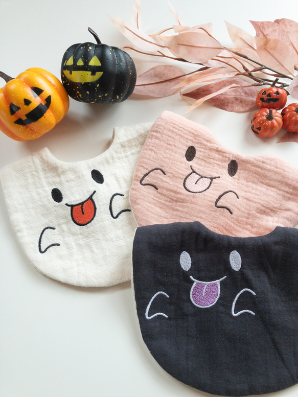 おばけスタイ【名入れ刺繍可能！】ハロウィンスタイ　ぴんく・ダークブラウン　仮装にもなるガーゼスタイ 4枚目の画像