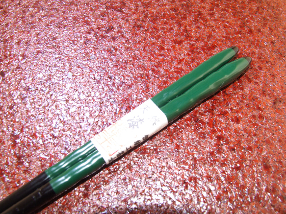 天然漆塗烏帽子緑刷毛手塗ハンドメイド箸 2枚目の画像