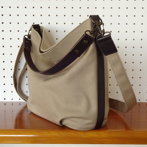 帆布の楕円底2WAYショルダーバッグ ショート（モカベージュ