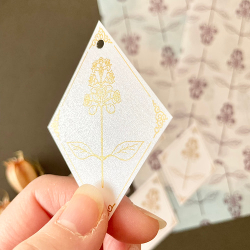 香り付き蝋引き紙と白檀の花タグセット 包装紙・ラッピングペーパー