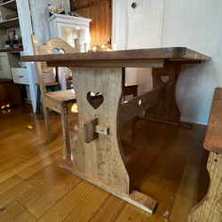 カントリー　テーブルセット　ダイニングテーブル　チェアー　ベンチ　パイン材　無垢材　ハート　カーブ　かわいい 2枚目の画像
