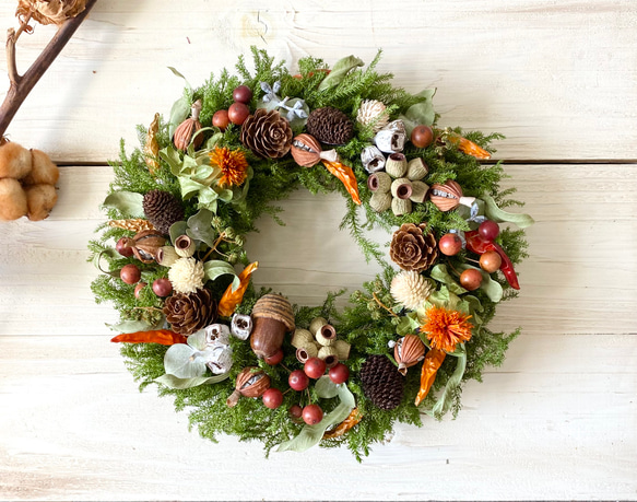 秋からの木の実とベリーたちのリース 1枚目の画像