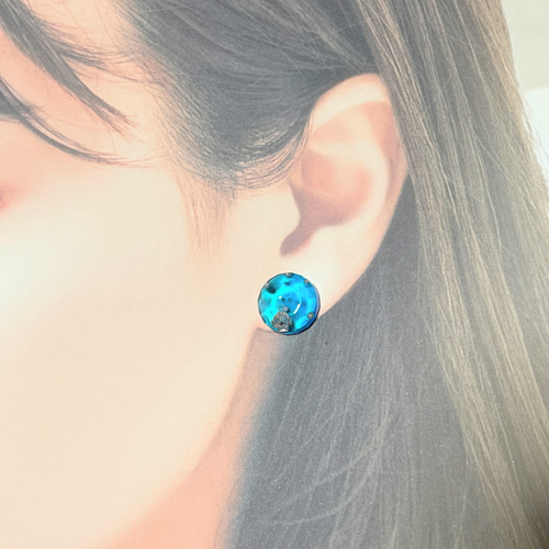 海のオーロラピアス / イヤリング / ブルー ピアス（スタッド・一粒 