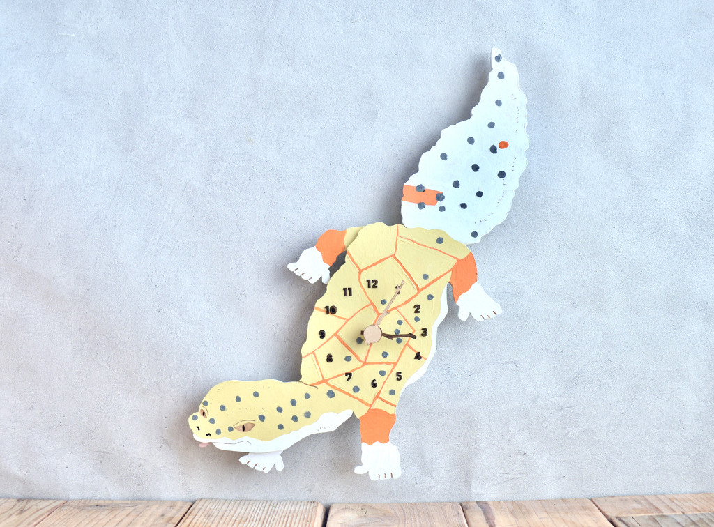 タンジェリンアルビノなレオパ レギュラーサイズ 時計 木製 掛け時計