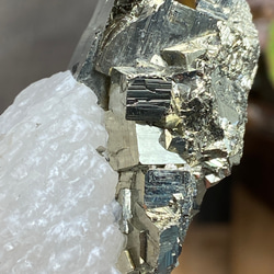 がっつり大粒パイライト&クラスターのカルサイト マトリクス♢パイライト原石 18 天然石 16枚目の画像