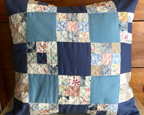 お値下げ❣️パッチワークのクッションカバー  3枚組 589ff46f9a06a8ac3131849471293b