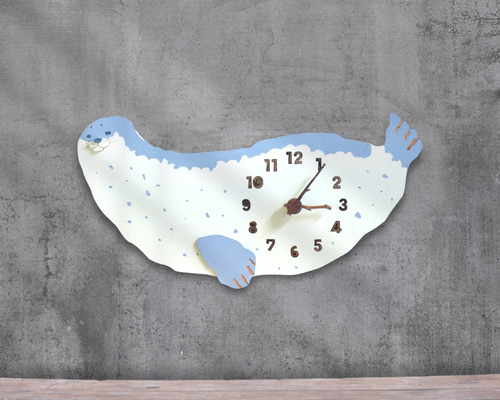 大人のゴマフアザラシ レギュラーサイズ 時計 木製 掛け時計 掛け時計