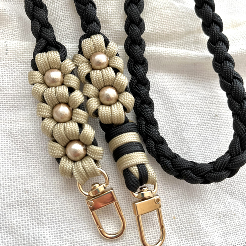【ハンドメイド】パラコード・スマホ用お花柄ショルダーストラップ スマホショルダーストラップ（パラコード・フラワー） ネック