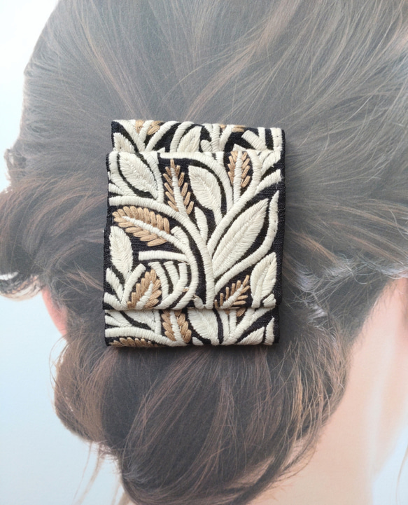 インド刺繍リボンの髪飾り リーフ 1枚目の画像