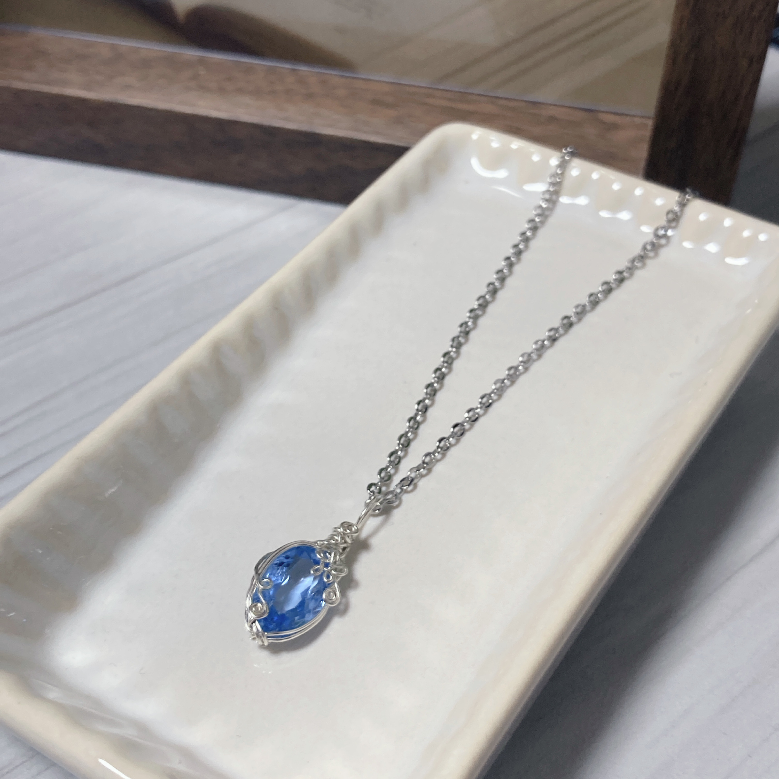 鑑別付き　合成ブルースピネルのワイヤーラッピングペンダントトップ