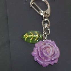 【ハンドメイド】紫薔薇 バッグチャーム 1枚目の画像