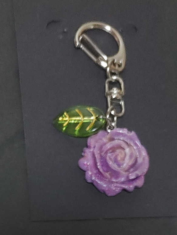 【ハンドメイド】紫薔薇 バッグチャーム 1枚目の画像