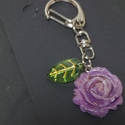 【ハンドメイド】紫薔薇 バッグチャーム 2枚目の画像