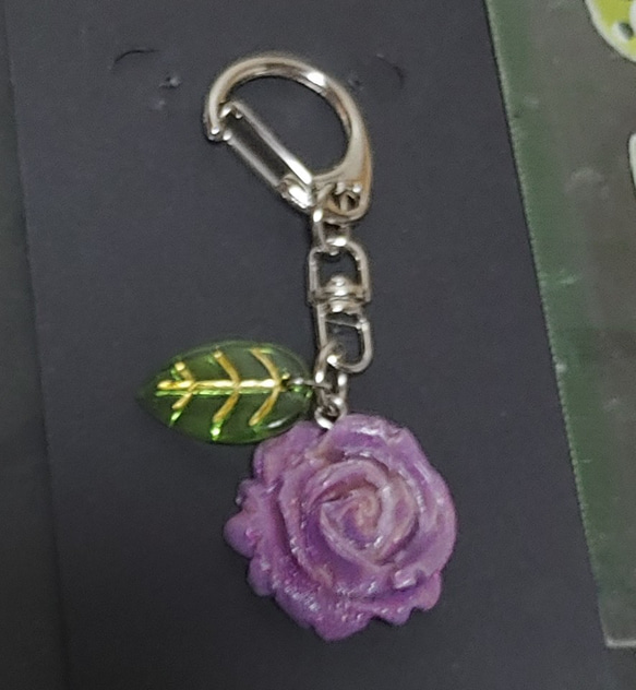 【ハンドメイド】紫薔薇 バッグチャーム 4枚目の画像