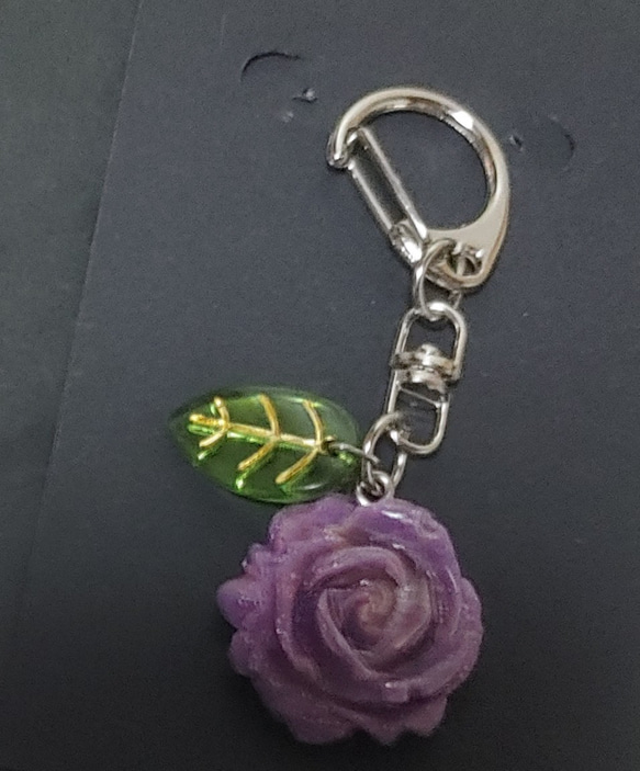 【ハンドメイド】紫薔薇 バッグチャーム 3枚目の画像