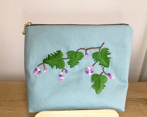 野ぶどうの刺繍ポーチ ポーチ irodori〜彩〜 通販 16491708｜Creema
