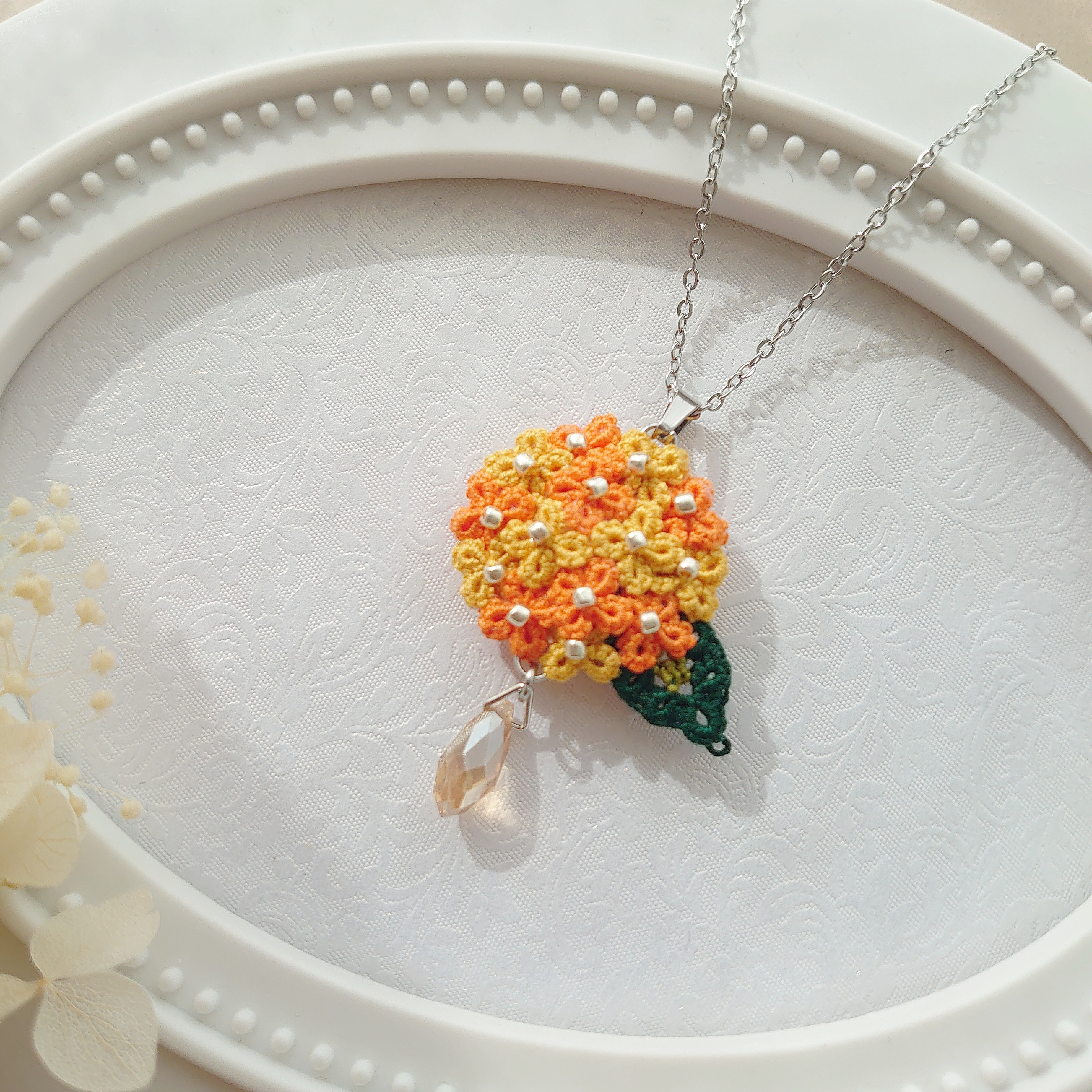 展示用/レジン/秋の子猫達　金木犀　ススキ　蓄光　オルゴナイトネックレス 展示用/レジン/秋の子猫達 金木犀 ススキ 蓄光 オルゴナイト