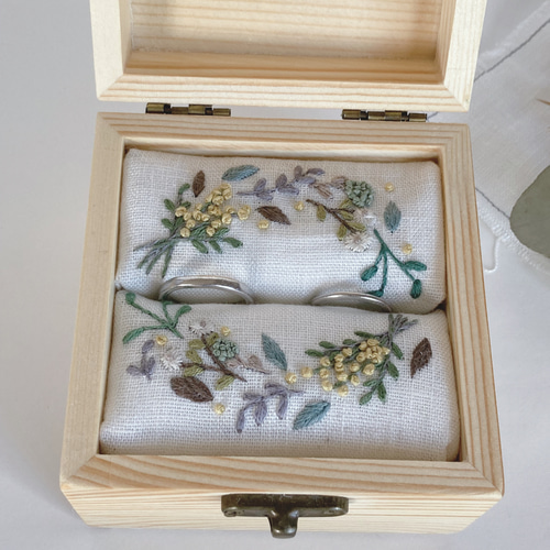 手刺繍入あずき/小豆のお腹ピロー【つばめさんとミモザリース】 NO.86 骨董