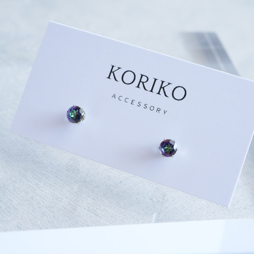 ブルーミスティックトパーズ ピアス 角度で色が変わる】ミスティックトパーズの一粒ピアス 4mm 11月