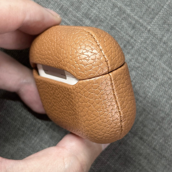 時尚 AirPods/AirPods Pro 保護殼，支援無線充電、可自訂文字，並提供全皮革保護 第15張的照片