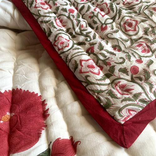 未使用※大判　インド ブロックプリント 中綿入りキルト ディープレッド　カバー fit=scale-down,w=1200