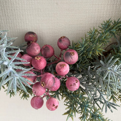 『Creema限定』【送料無料】くすみピンク色の木の実のクリスマスリース　アーティフィシャルフラワー　A-283 5枚目の画像