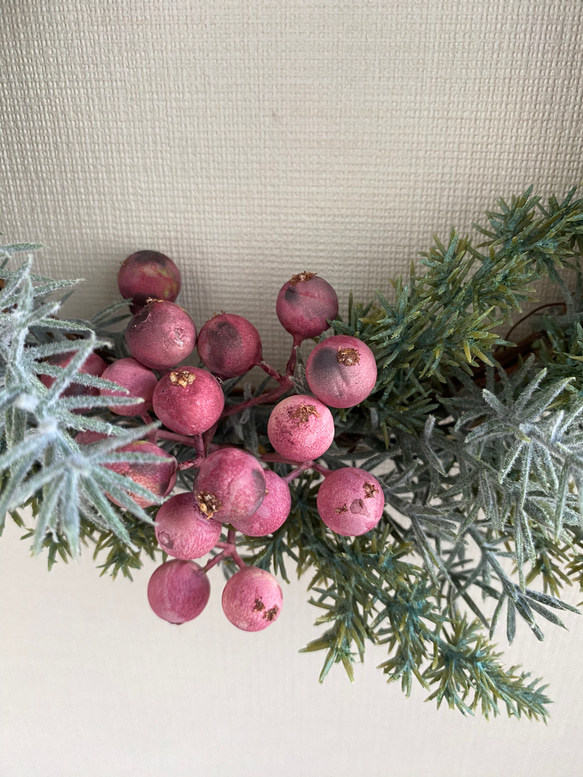 『Creema限定』【送料無料】くすみピンク色の木の実のクリスマスリース　アーティフィシャルフラワー　A-283 5枚目の画像